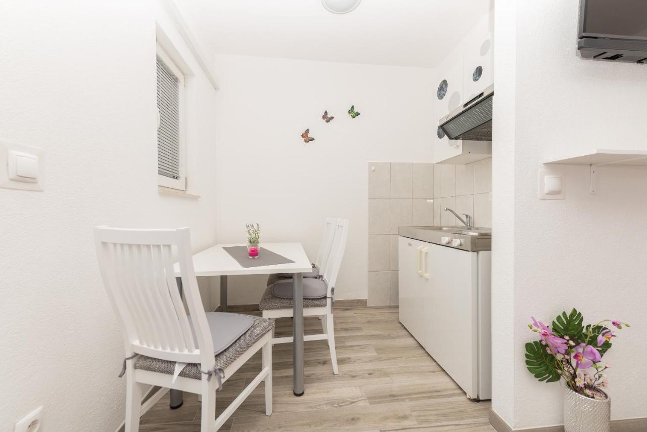 Apartmani Franko Baska Voda Luaran gambar