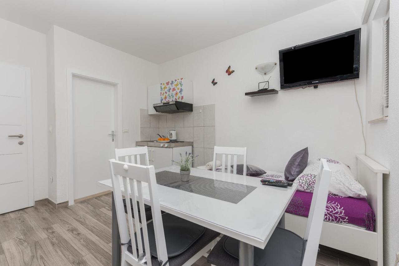 Apartmani Franko Baska Voda Luaran gambar