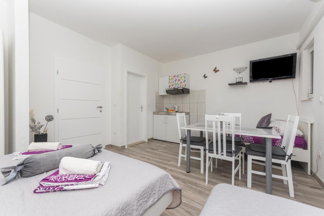 Apartmani Franko Baska Voda Luaran gambar