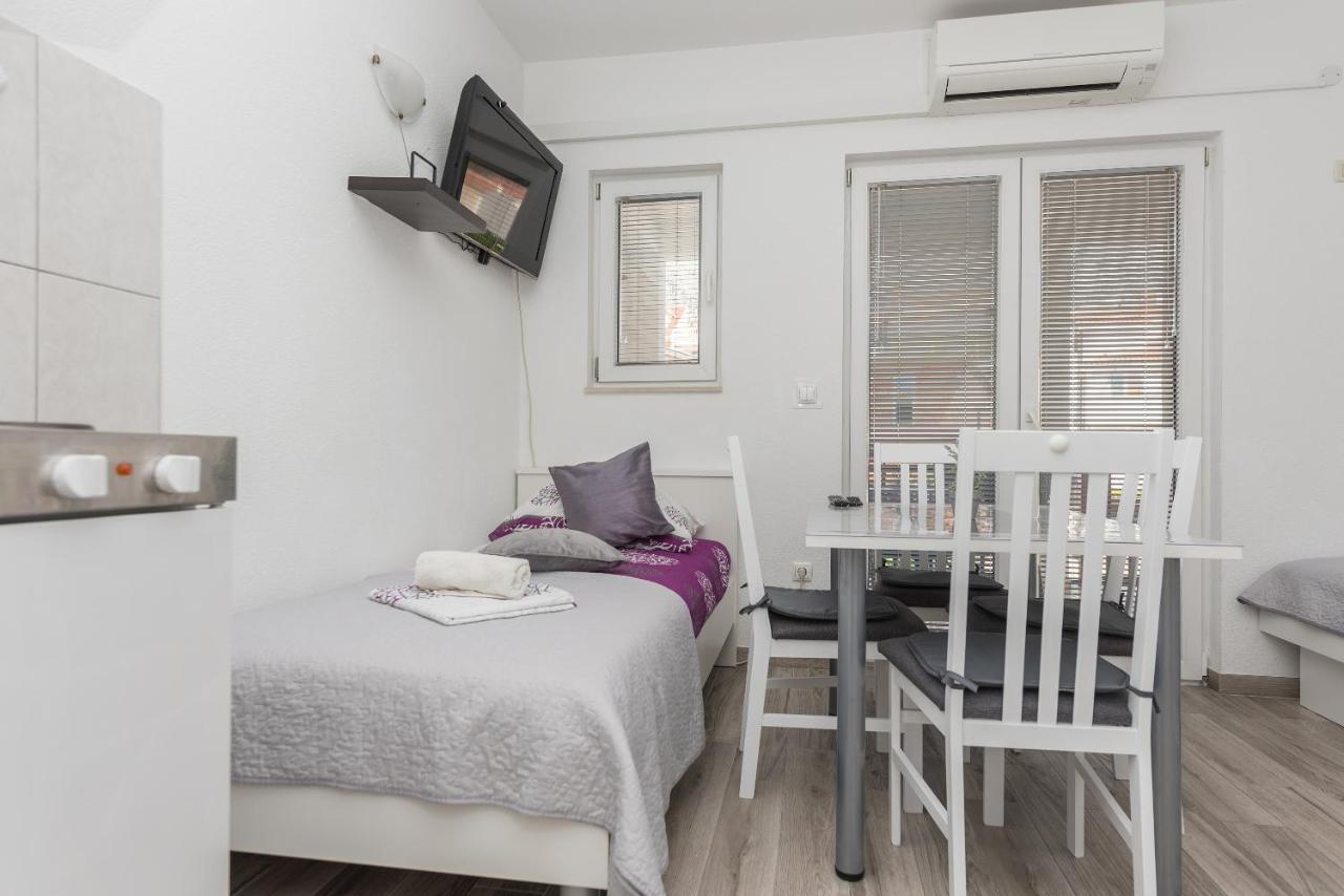 Apartmani Franko Baska Voda Luaran gambar