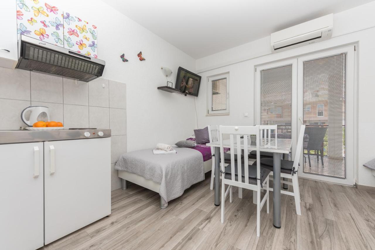 Apartmani Franko Baska Voda Luaran gambar
