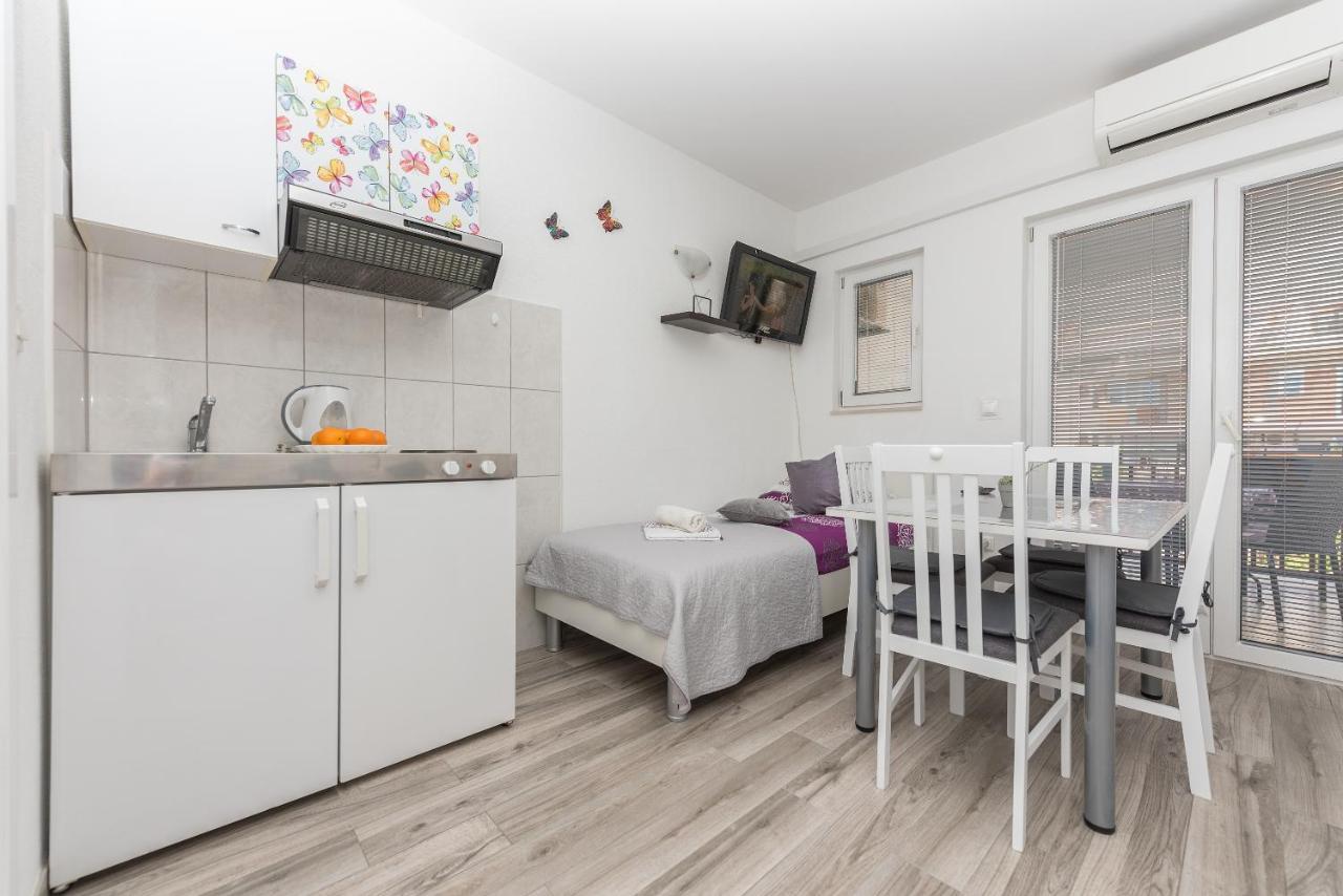Apartmani Franko Baska Voda Luaran gambar