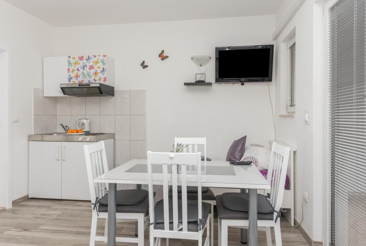 Apartmani Franko Baska Voda Luaran gambar