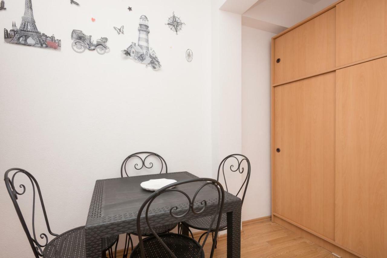 Apartmani Franko Baska Voda Luaran gambar