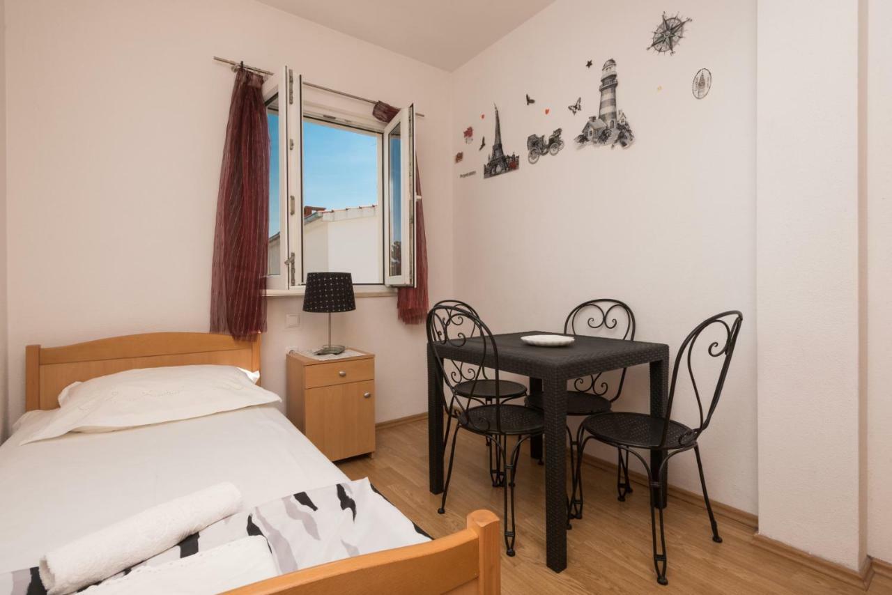 Apartmani Franko Baska Voda Luaran gambar